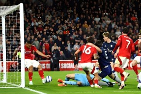 九游手机版-包含加时末段突围战来临，曼联围绕意甲刷新队史纪录，话题不断，年轻球员得到机会的词条