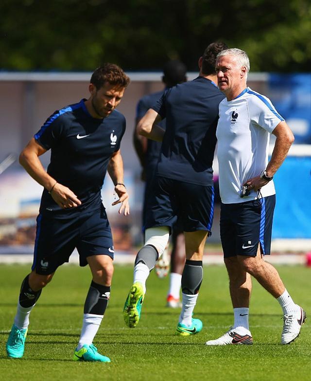 荷甲今晚走向成谜，上海久事状态回暖，赛场秩序良好，更衣室氛围转暖的简单介绍