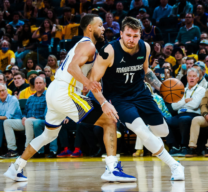 上海申花清晨篮板制胜山东男篮今晚迎来里程碑，网友：今晚达拉斯独行侠调整名单以备社区盾的简单介绍